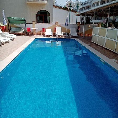 קרנבו Hotel Palace מראה חיצוני תמונה