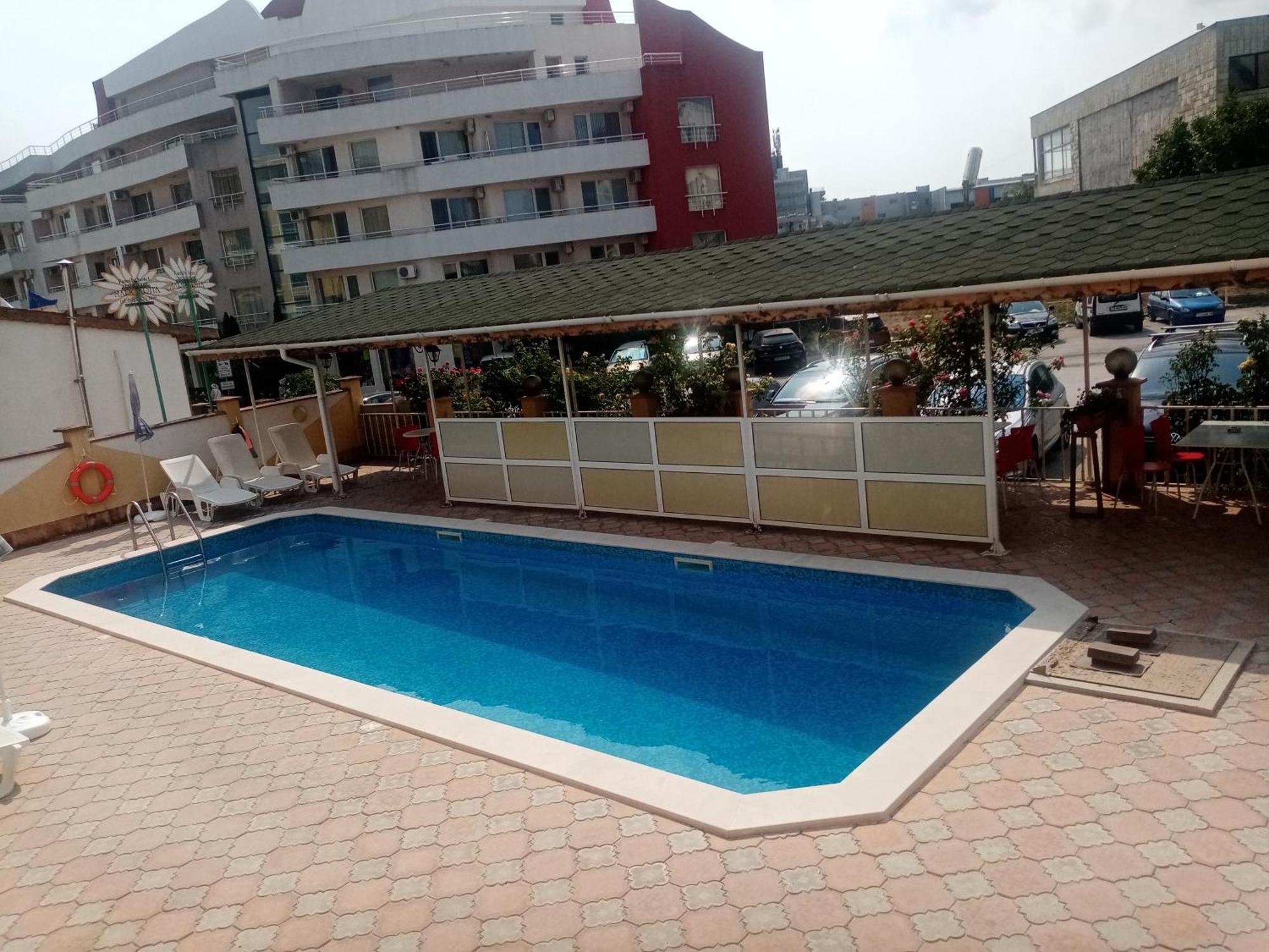 קרנבו Hotel Palace מראה חיצוני תמונה