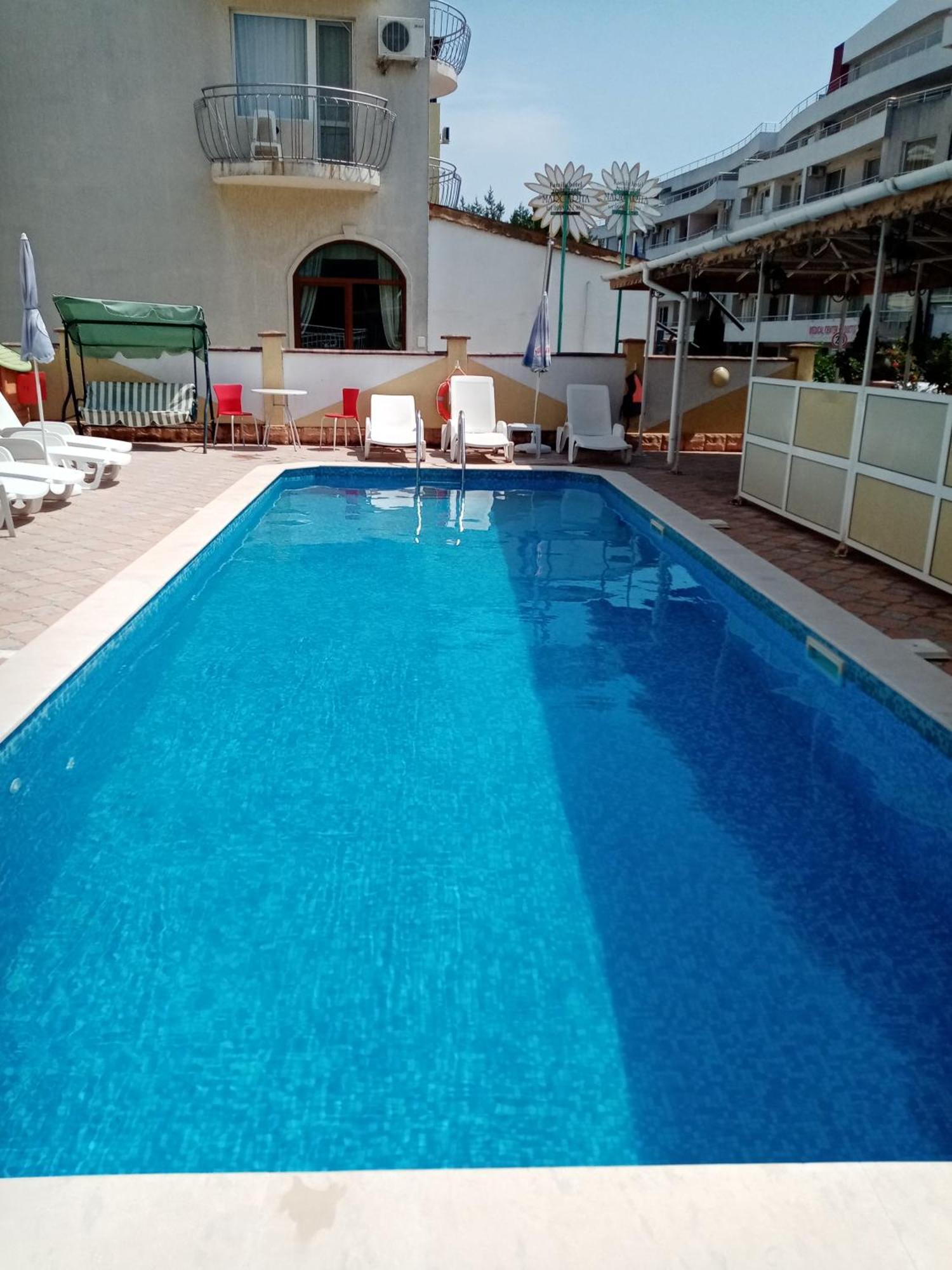 קרנבו Hotel Palace מראה חיצוני תמונה