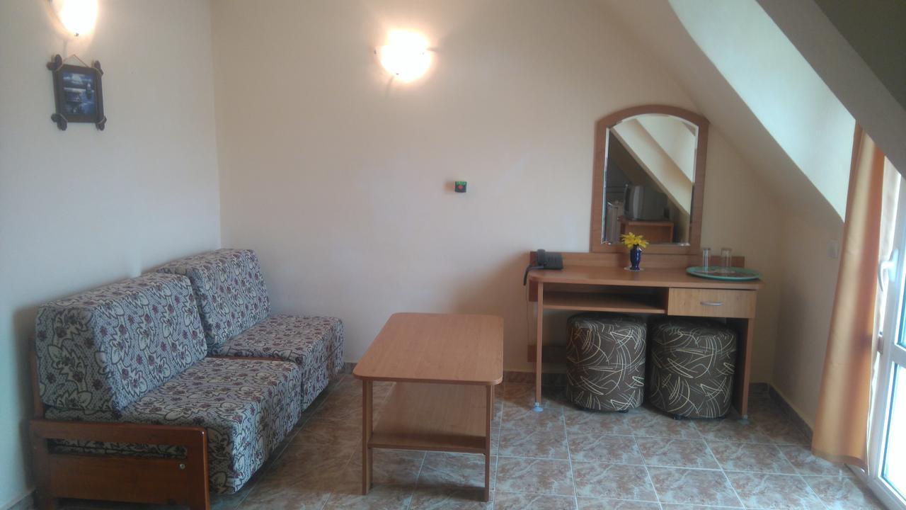 קרנבו Hotel Palace מראה חיצוני תמונה