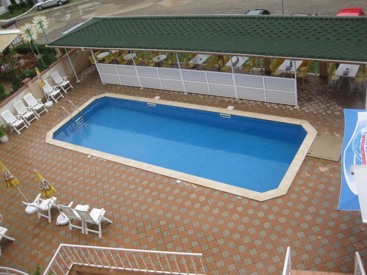קרנבו Hotel Palace מראה חיצוני תמונה