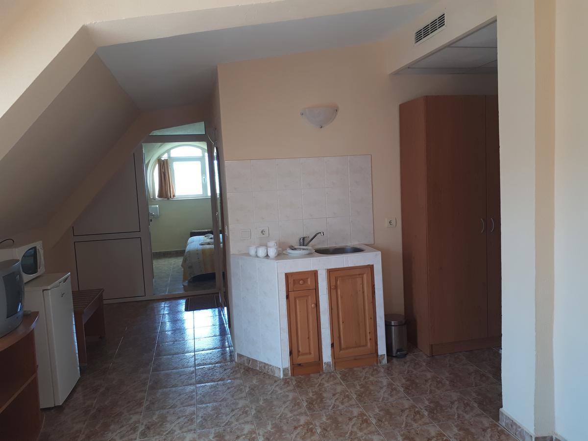 קרנבו Hotel Palace מראה חיצוני תמונה