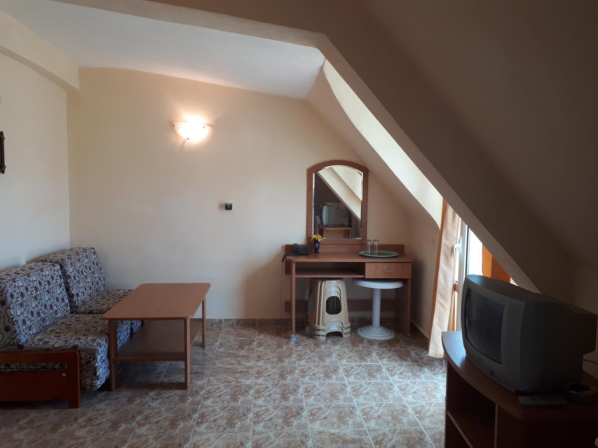 קרנבו Hotel Palace מראה חיצוני תמונה