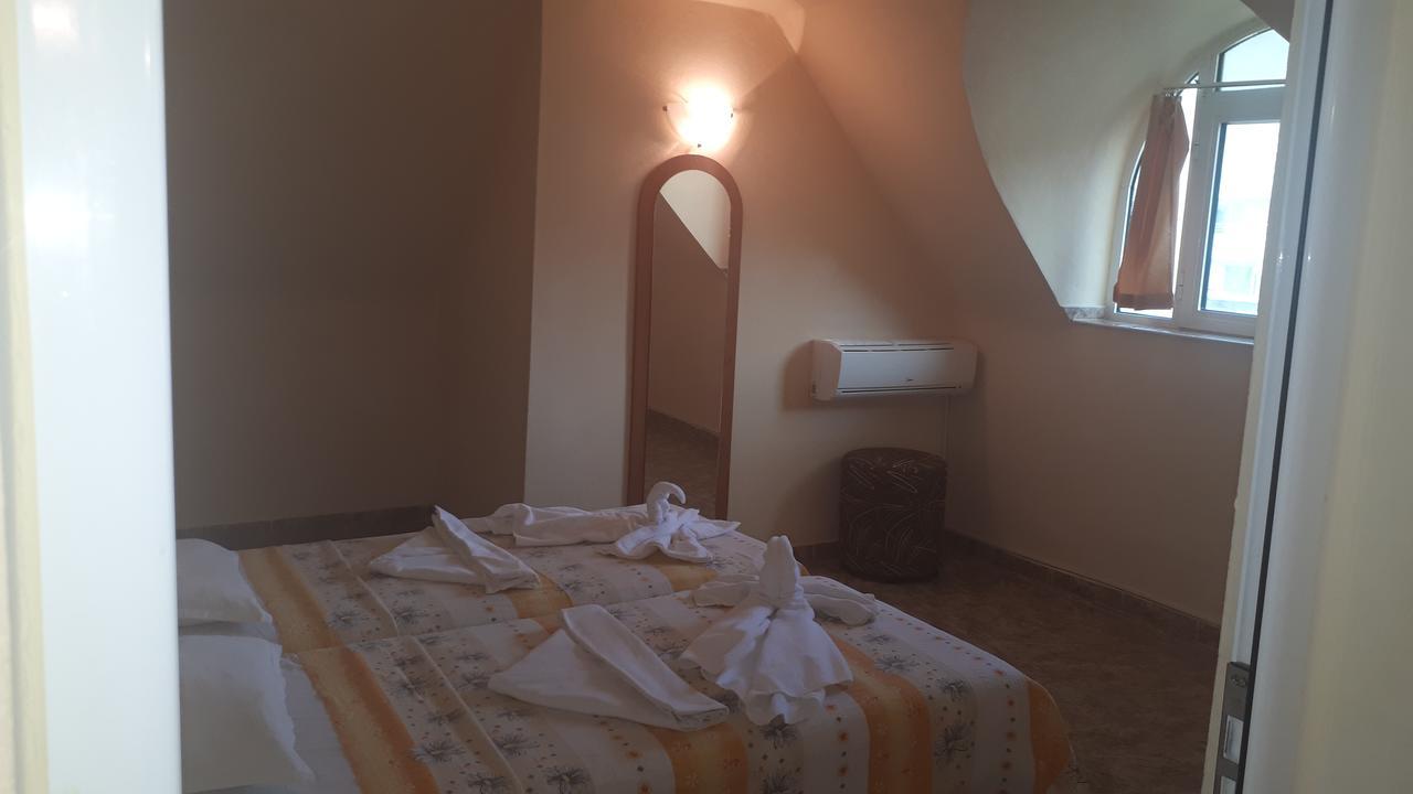 קרנבו Hotel Palace מראה חיצוני תמונה