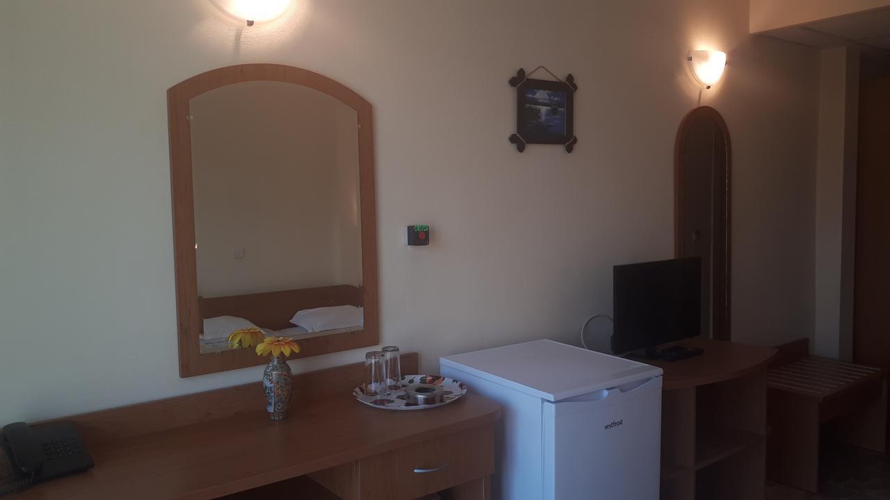 קרנבו Hotel Palace מראה חיצוני תמונה